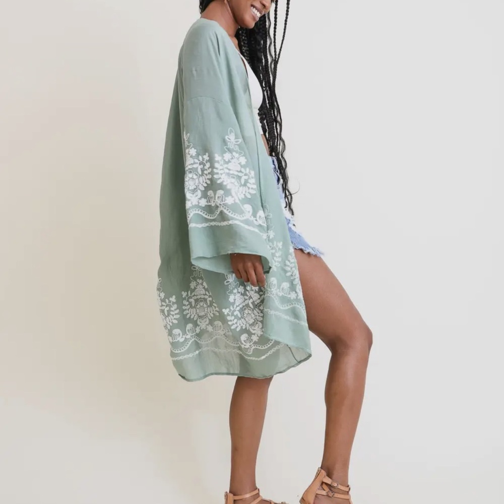 Embroidered Mint Green Kimono CardiganNWT just coastal colors. Just gorgeous. - Picture 3 of 4